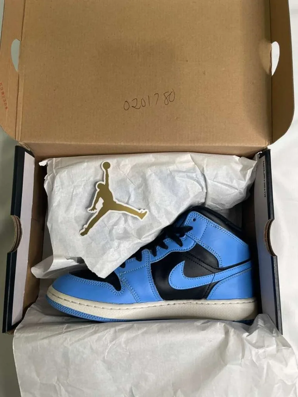 Air Jordan 1 Mid GS University Blue Black White Size 6Y Youth